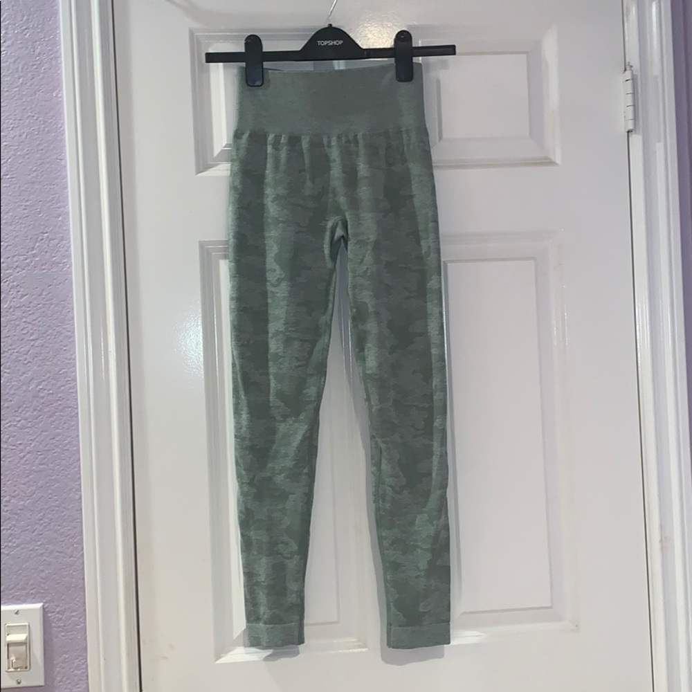 GYMSHARK CAMO LEGGINGS WORN ONCE